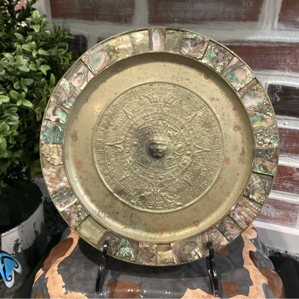 🟡 Vintage - Mayan / Aztec Calendar Wall Hang - Silver or Brass w/ Abalone Shell
